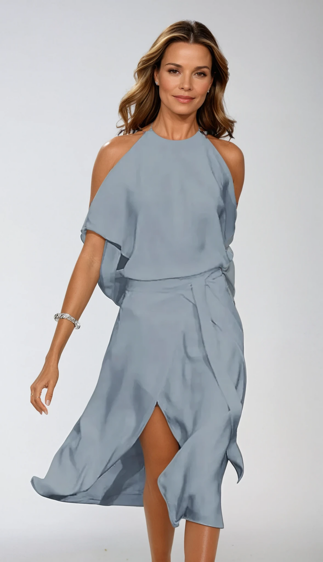 Comfortable women's flowy A-line halter dress with slit, ideal for special occasions or a chic summer look.