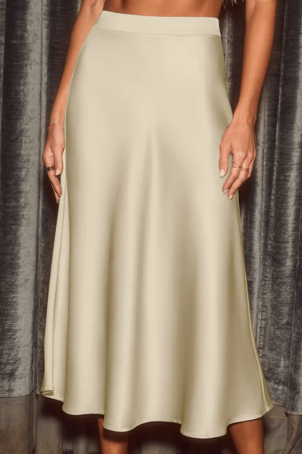 Fashionable women's A-line midi skirt with high-rise waist for an elegant, flowy silhouette.