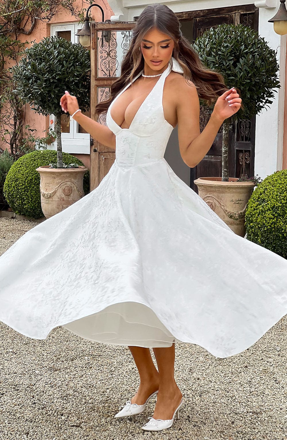 Women's cocktail dress, an elegant halter neck midi style, suitable for various celebrations
