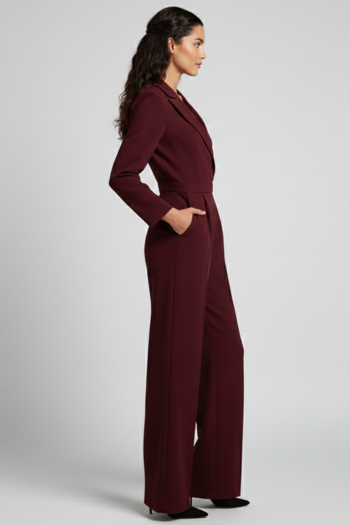 Casual yet elegant women's jumpsuit, perfect for any occasion, with a wrap front and defined waist.