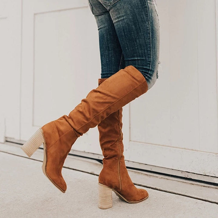 Elegant women's knee-high boots with a stylish block heel, perfect for chic fall and winter outfits.
