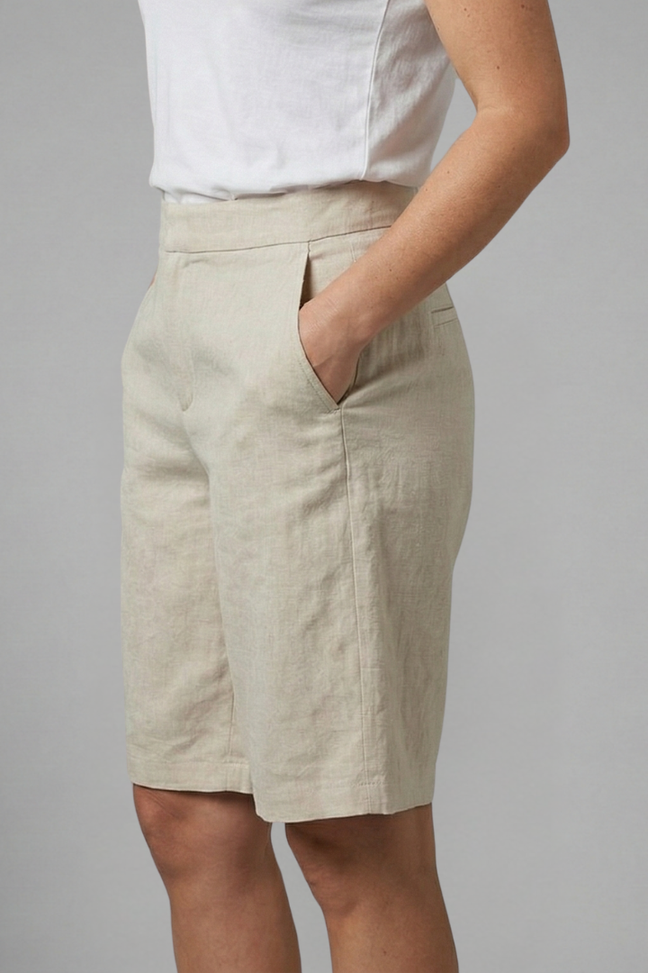 Modern knee-length tailored shorts for women, featuring a flat front for sleek, elegant summer style.