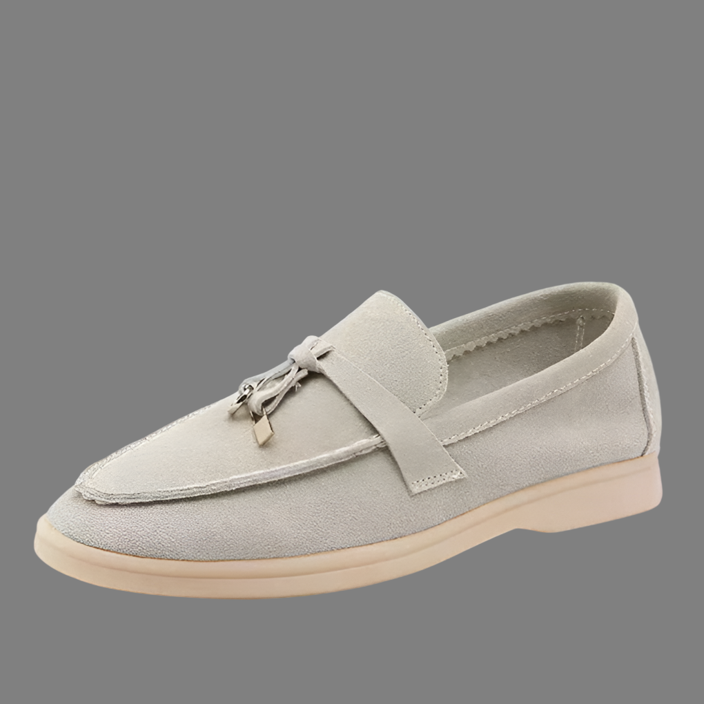 Comfortable and elegant women's loafers featuring stylish tassel details. Ideal slip-on shoes for daily wear.