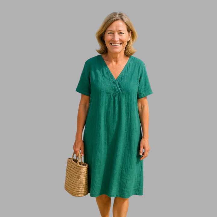 Chic women's midi dress, ideal semi-formal attire, offering a refined and comfortable fit.