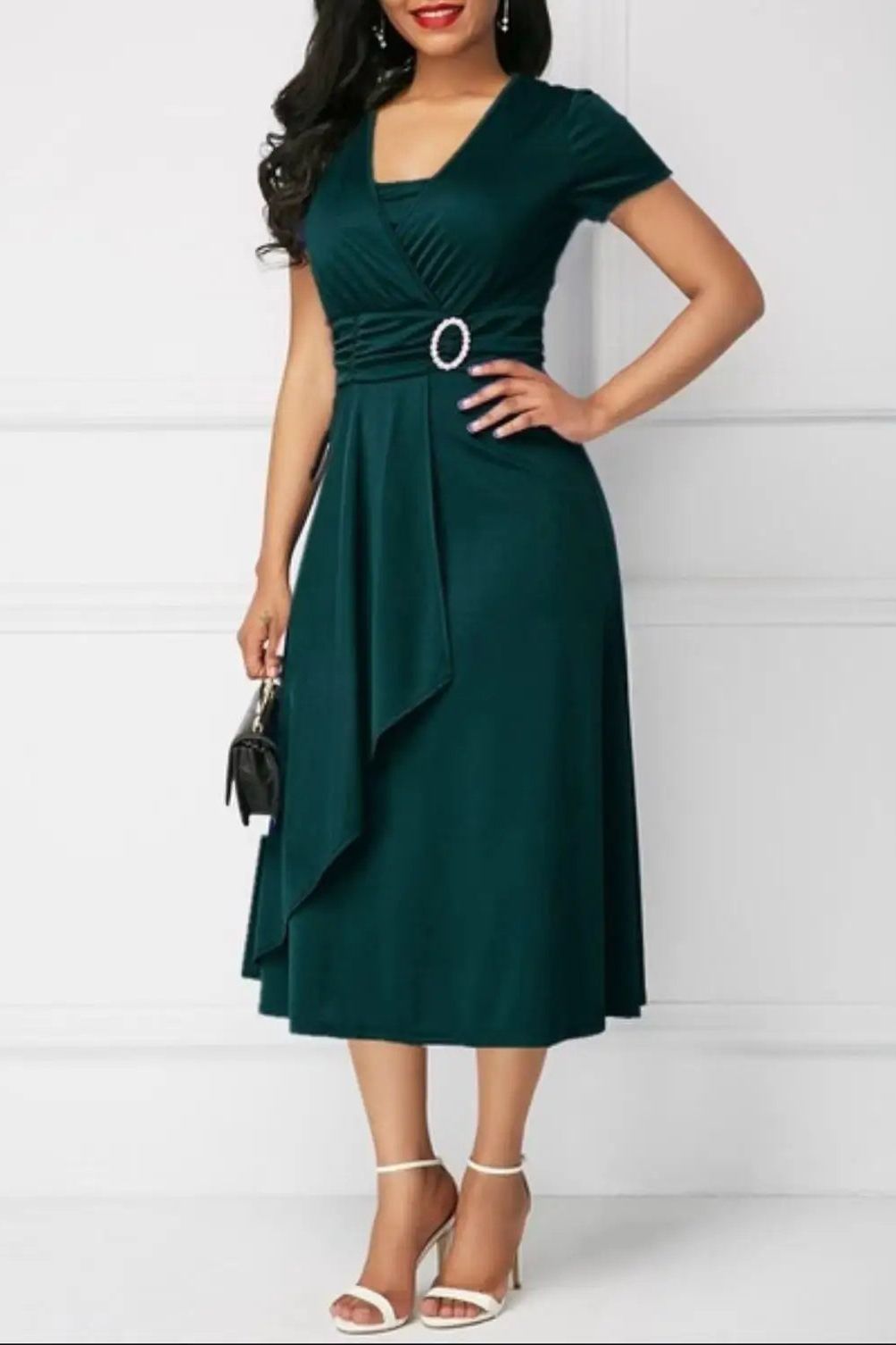 Elegant & chic women's midi dress, designed to be flattering for various body types, perfect for occasions.