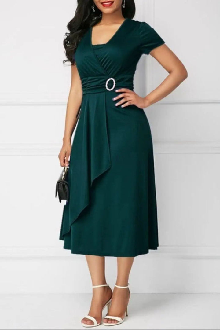 Elegant & chic women's midi dress, designed to be flattering for various body types, perfect for occasions.