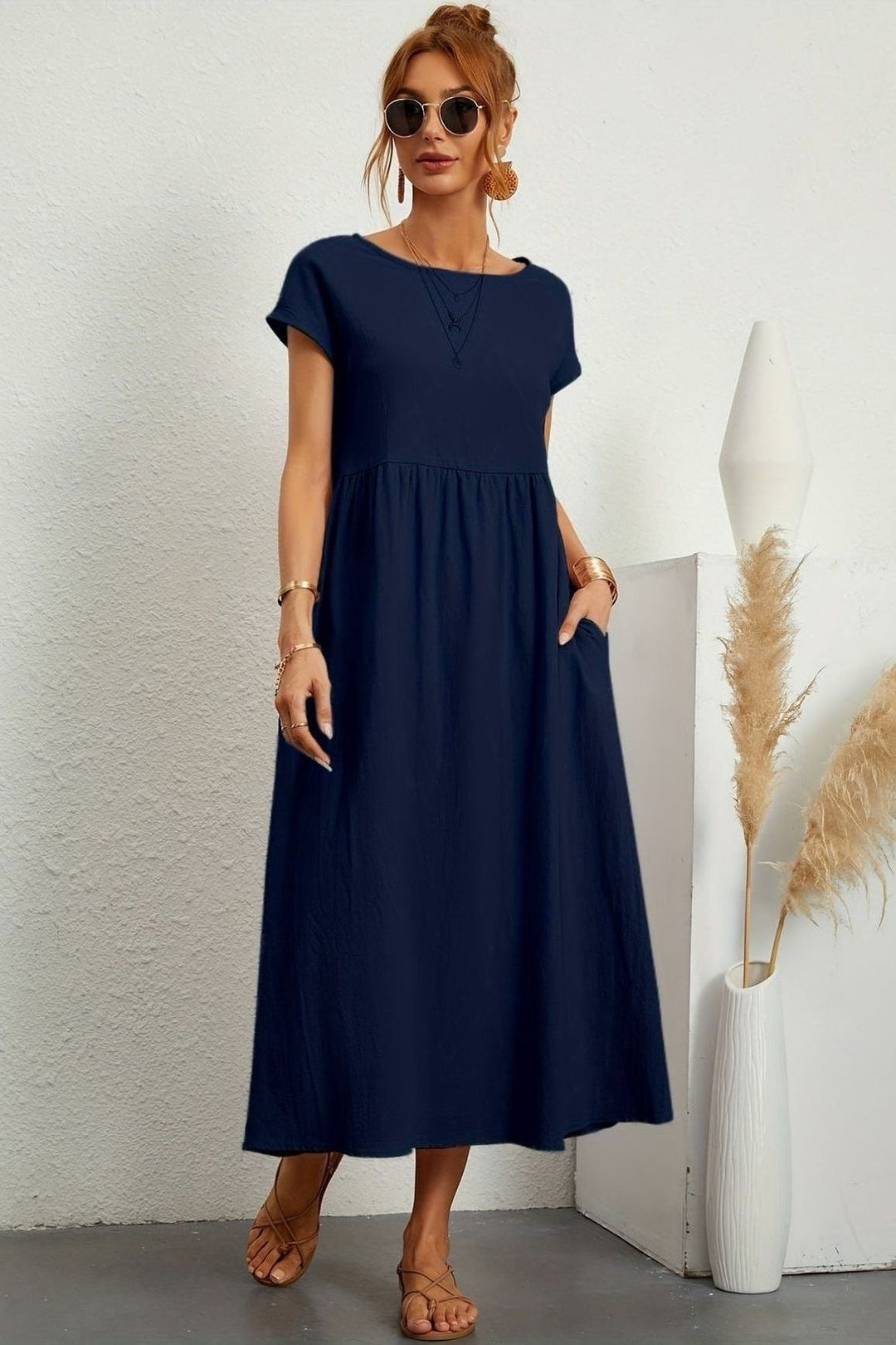 Wrinkle-resistant women's pleated midi dress, ideal for travel & comfort. Versatile summer style.