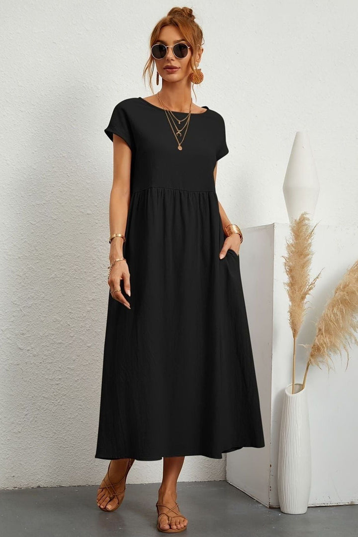 Comfortable women's pleated midi dress, ideal for everyday casual wear. Versatile knee-length style.