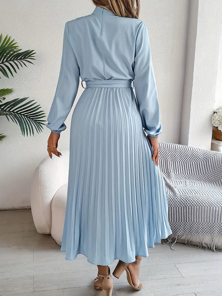 Versatile long-sleeved midi dress for women. Features elegant pleats and a flattering belt. Ideal for autumn.
