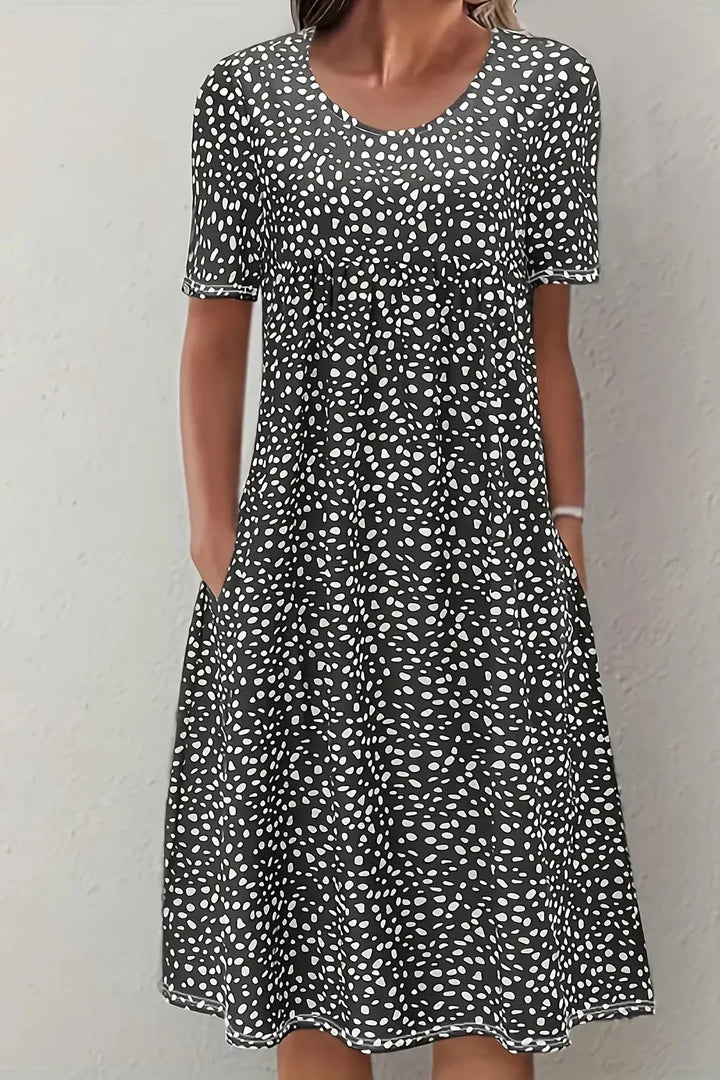 Flattering women's midi dress with a sophisticated pleated waist, ideal for comfortable occasion wear.