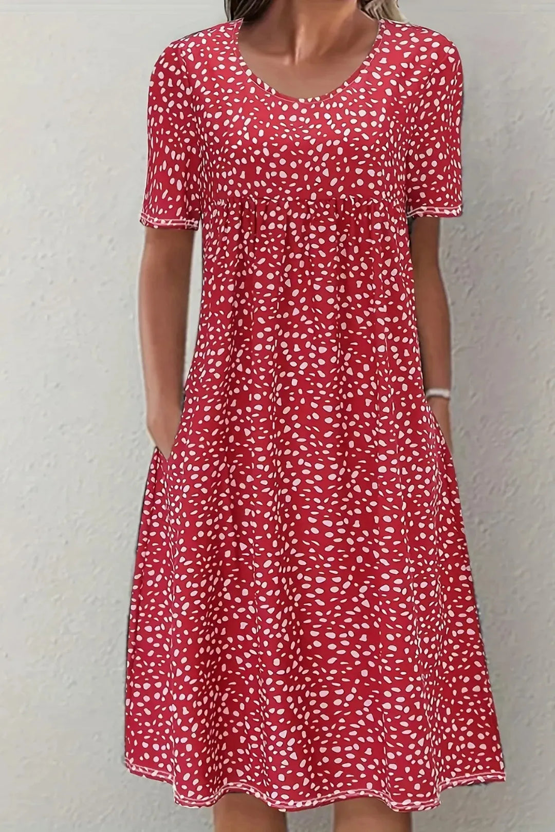Sophisticated women's midi dress featuring an elegant pleated waist. Perfect for any formal event.