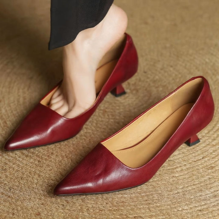 Modern women's slip-on pumps with a sharp pointed toe & slender thin heel. Provides an elegant and comfortable fit.
