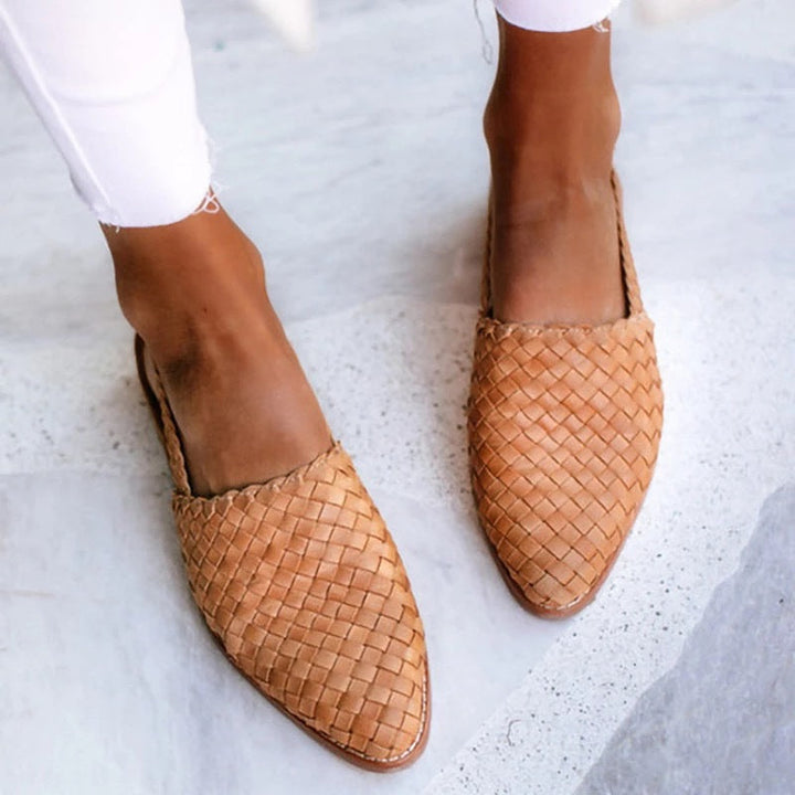 Elegant women's pointed toe slip-on flat mules, perfect for comfortable and versatile summer fashion.