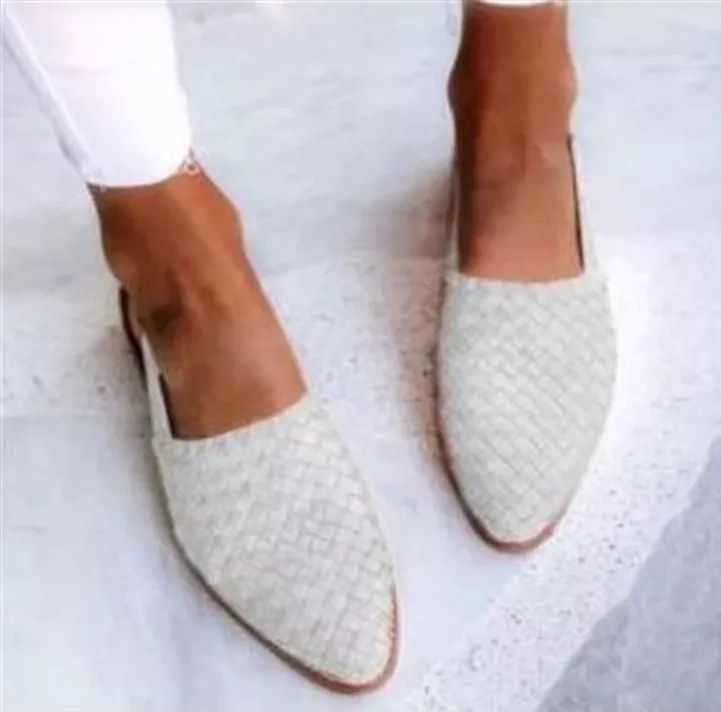 Fashionable women's slip-on flat mules, featuring an elegant pointed toe for chic summer footwear.