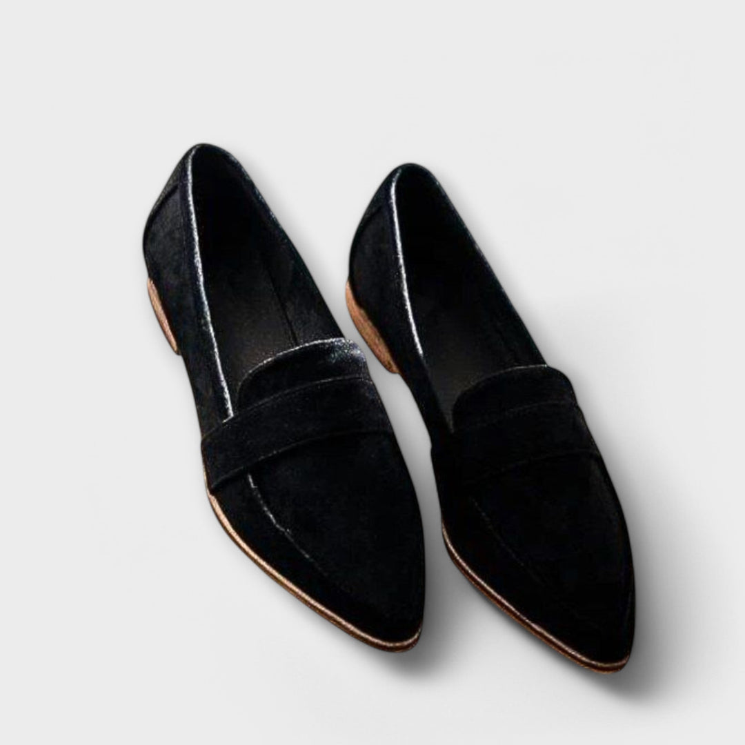 Comfortable pointed-toe women's loafers, easy slip-on flats for casual and elegant wear.
