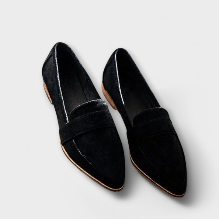 Comfortable pointed-toe women's loafers, easy slip-on flats for casual and elegant wear.