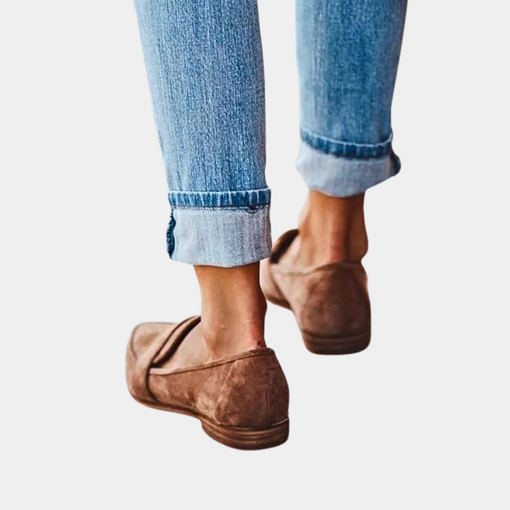 Modern women's pointed-toe loafers, comfortable everyday slip-on flats for any occasion.
