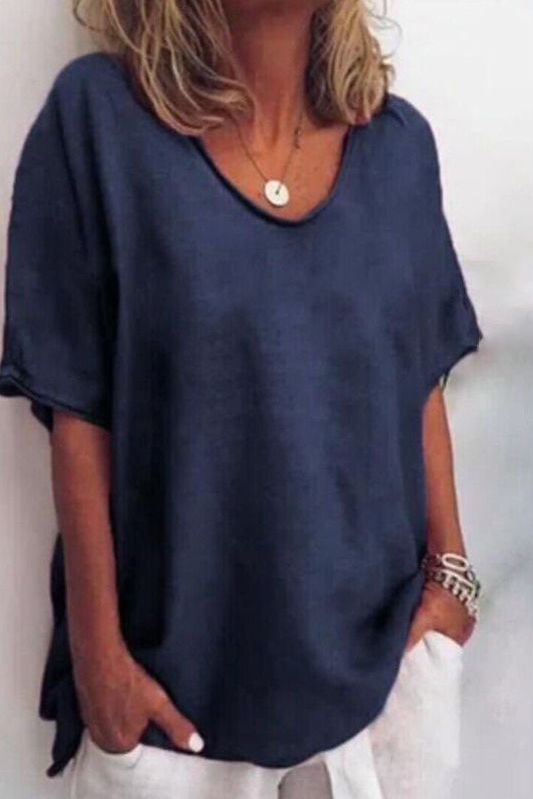 Chic women's printed long sleeve shirt. Elegant and comfortable top, ideal for versatile casual & work outfits.