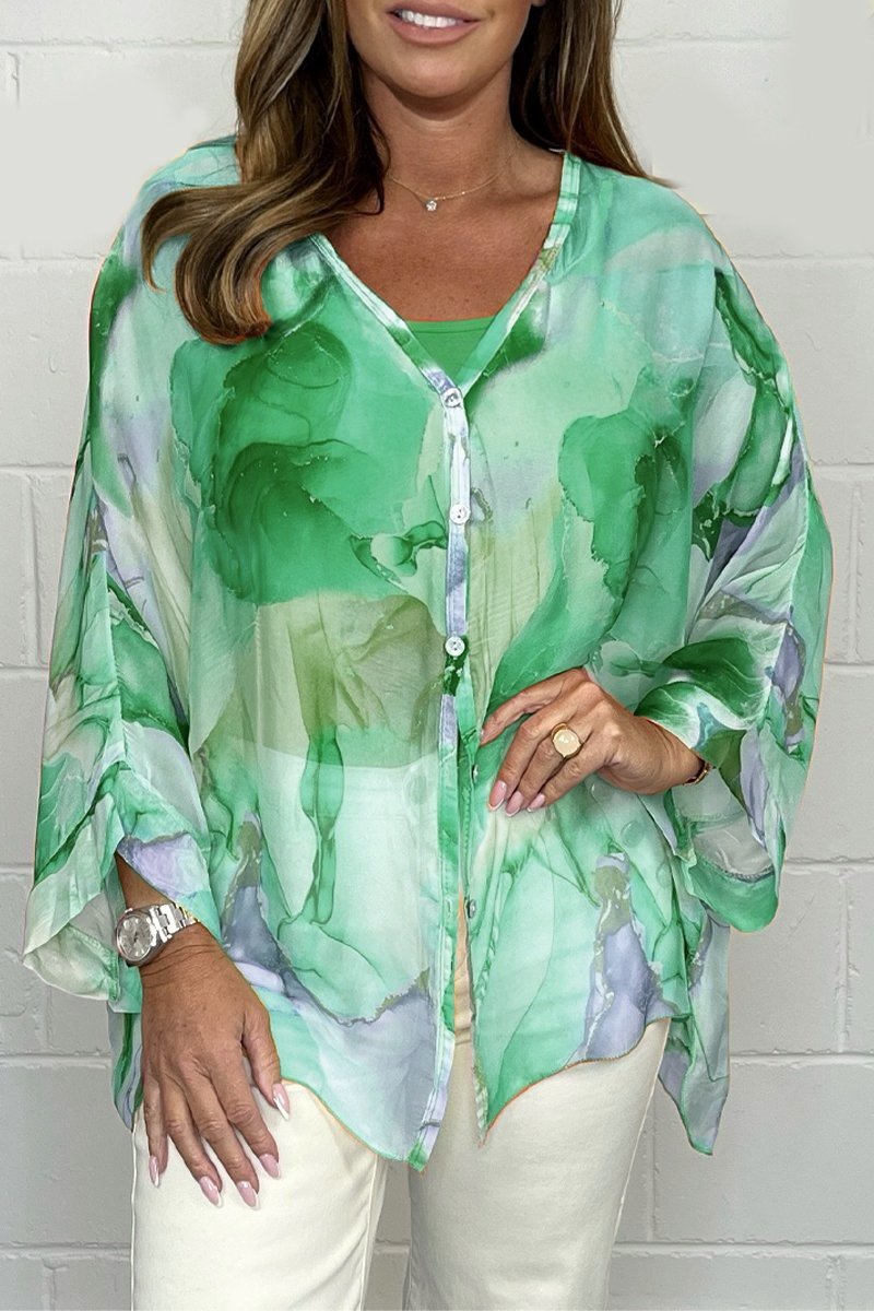 Stylish women's printed blouse, lightweight & comfortable. Versatile long sleeve top for casual or elegant outfits.