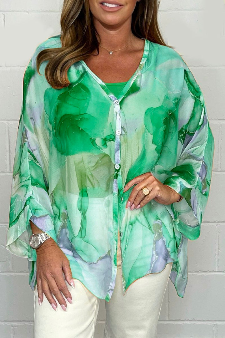 Stylish women's printed blouse, lightweight & comfortable. Versatile long sleeve top for casual or elegant outfits.