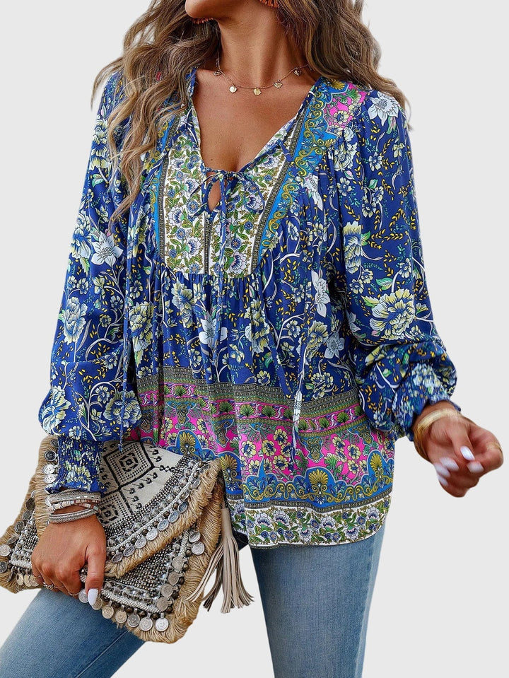 Fashionable women's elegant pullover sweater. Versatile long sleeve for a stylish, comfortable look.