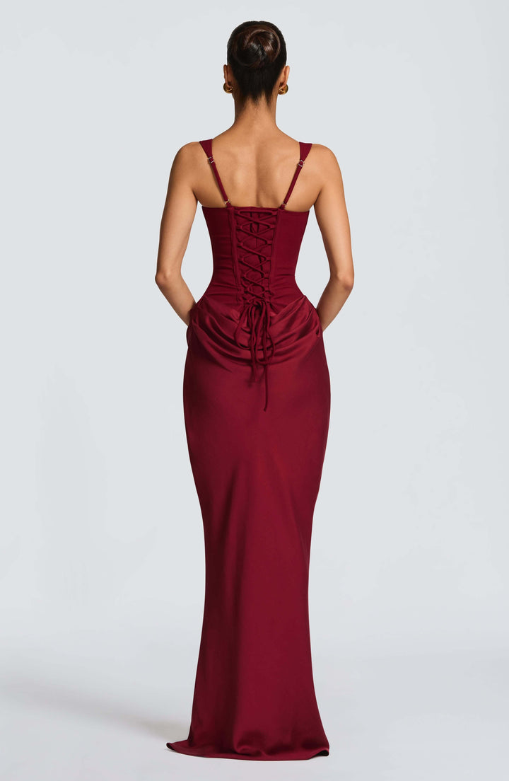 Sophisticated women's elegant sleeveless ruched bodycon maxi dress, perfect evening wear for special events.