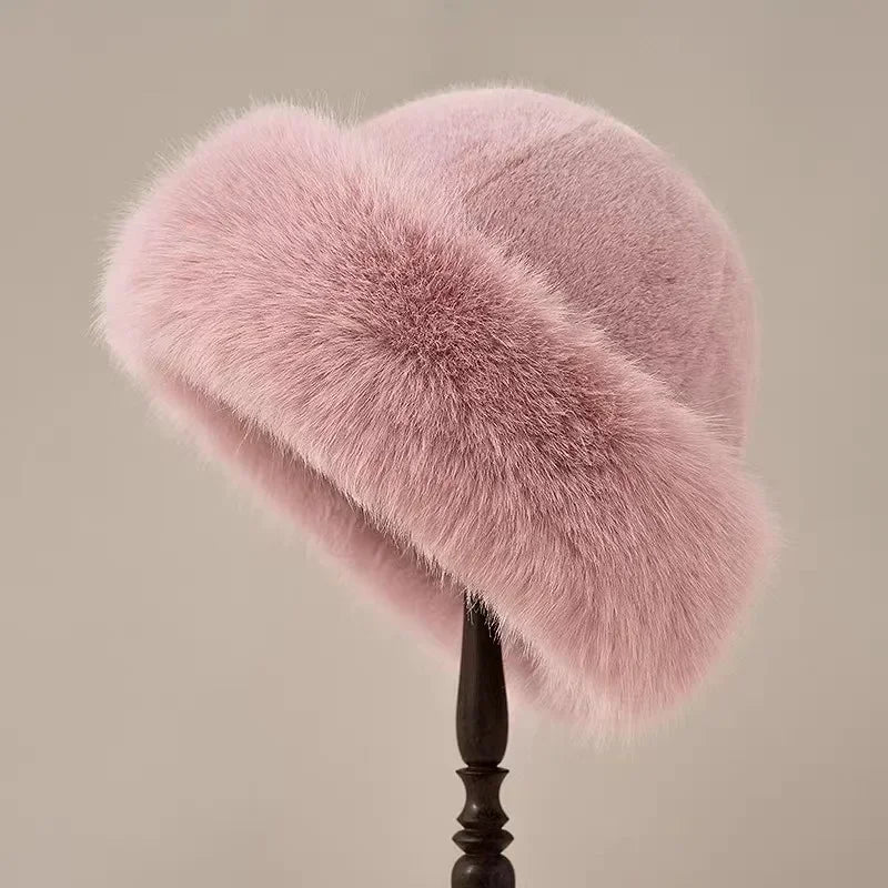 Spring fashion accessory: women's elegant beret hat, a versatile and chic hat for sunny days.