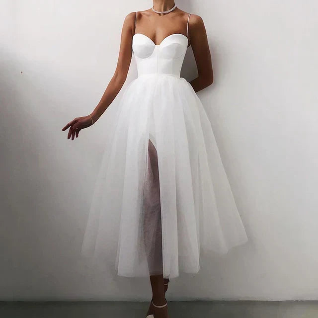 Fashionable women's strapless pleated long dress, an elegant maxi formal gown for evening parties.