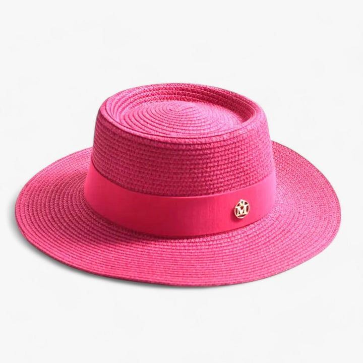 Stylish women's straw sun hat offering UV protection. Features an elegant wide brim for summer.