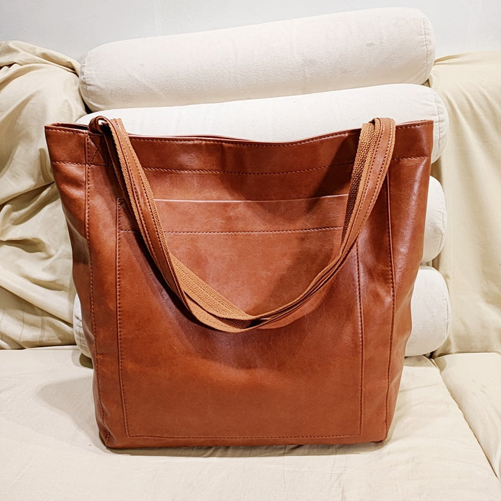 Elegant women's structured tote bag. Versatile daily carry, perfect as a shoulder or crossbody bag.