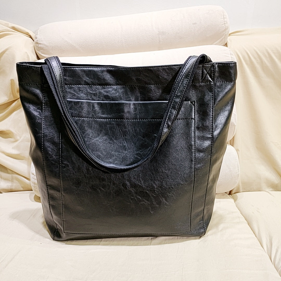 Chic women's structured tote bag. A versatile shoulder or crossbody bag, ideal for daily essentials.