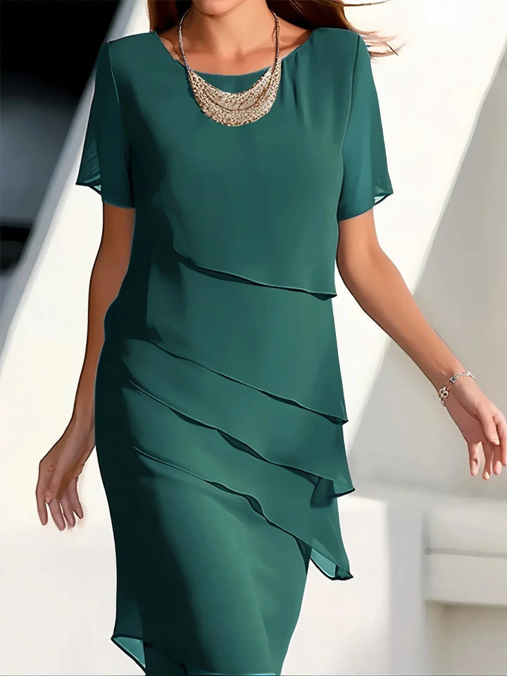 Flowing tiered midi dress for women, ideal for summer parties or relaxed spring fashion. Elegant, comfortable & stylish.
