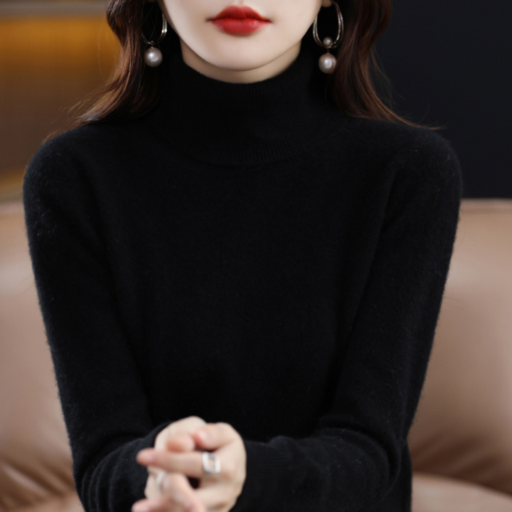 Elegant women's turtleneck sweater. Slim fit, solid color, perfect for cozy winter fashion.
