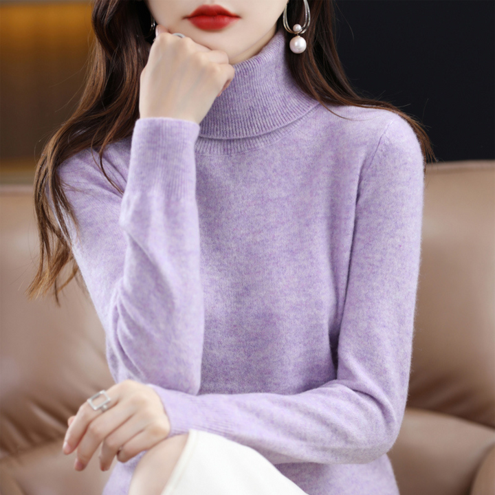 Elegant women's turtleneck sweater with long sleeves, high neck. Versatile for autumn/winter outfits.