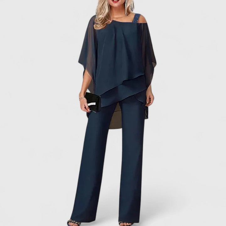 Chic women's fashion two-piece pant set. Elegant ensemble for a sophisticated and comfortable look.