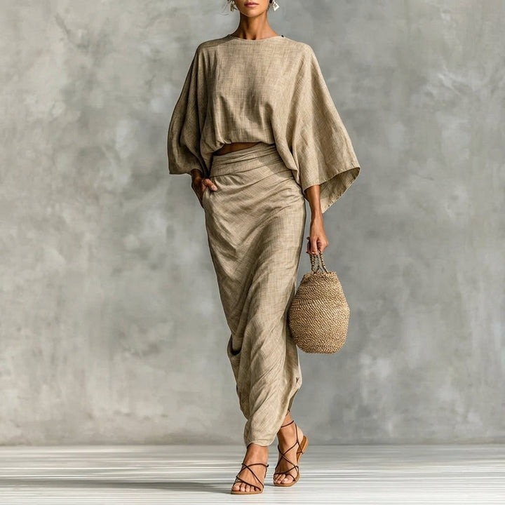Elegant women's two-piece skirt set. Perfect for versatile day-to-night wear. Modern feminine style for summer.