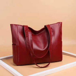 Classic ladies' vintage tote bag, doubles as a shoulder or crossbody bag. Stylish & practical for everyday fashion.