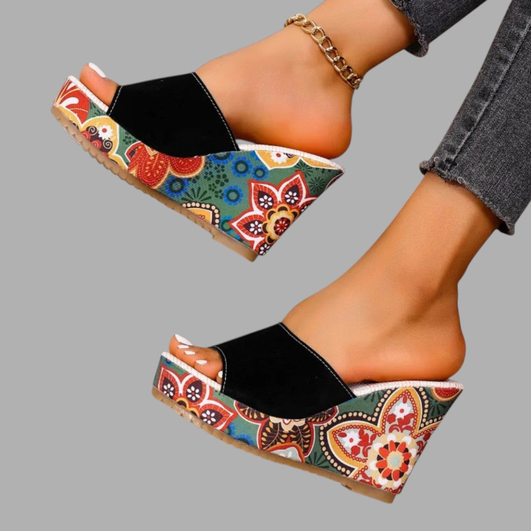 Comfortable women's elegant wedge sandals, ideal for stylish summer wear and special occasions.