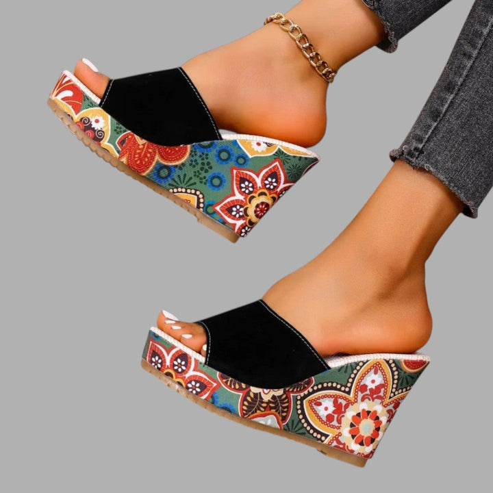 Comfortable women's elegant wedge sandals, ideal for stylish summer wear and special occasions.