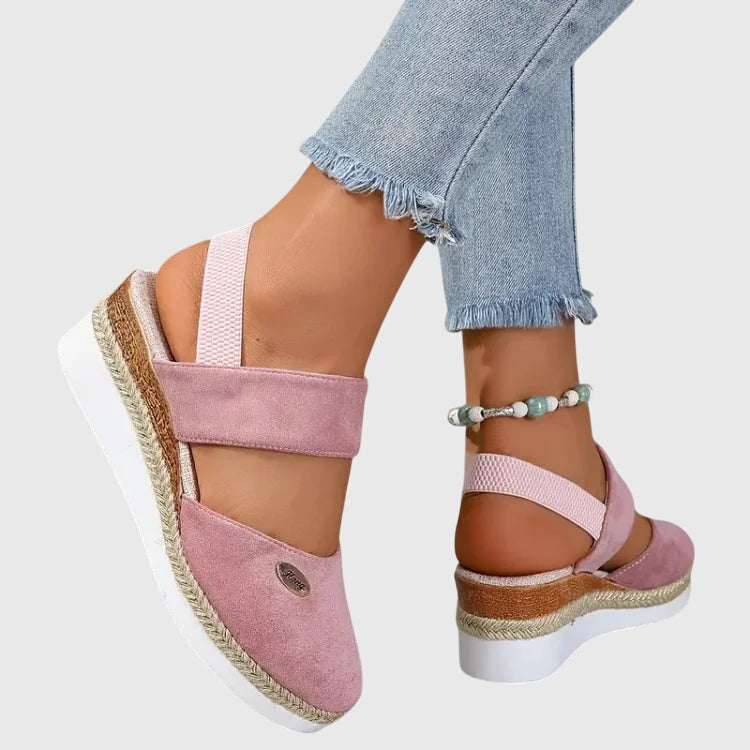 ELUXOR women's comfortable sandals, ideal for summer, with orthopedic support & stylish design.