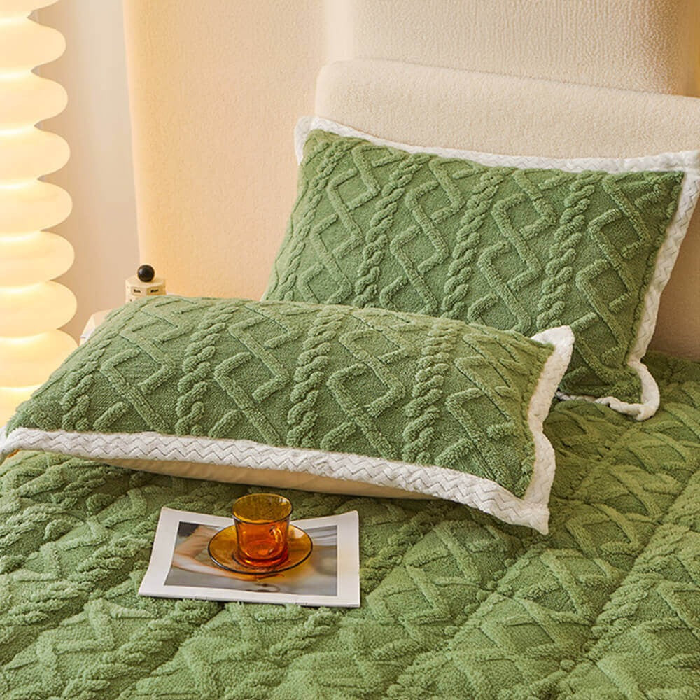 Fluffy, washable fitted mattress cover for cozy sleep. Pet-friendly winter bedding for ultimate comfort.