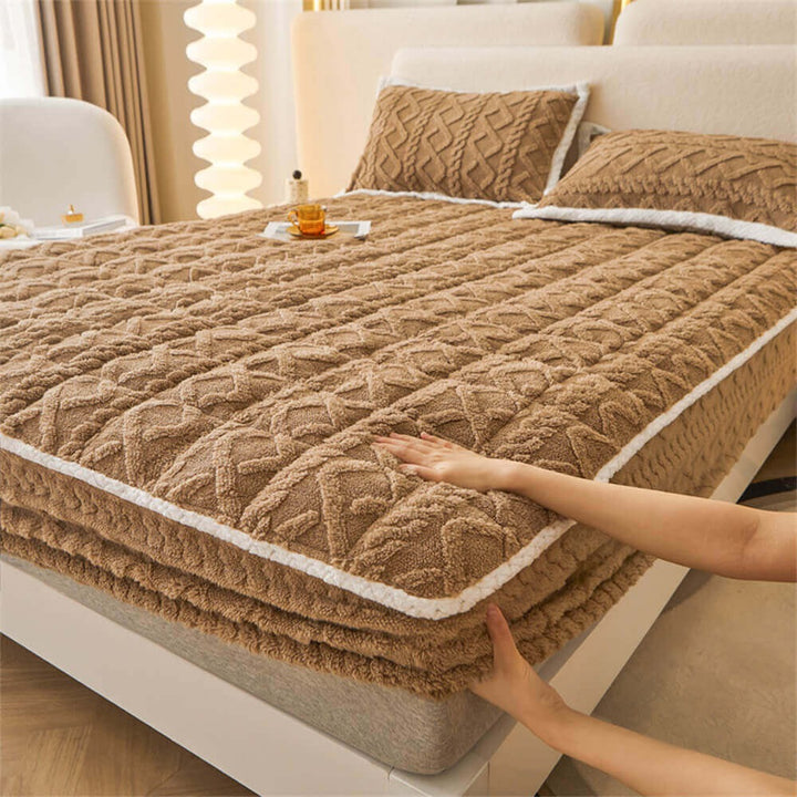Washable fitted sheet style mattress cover. Fluffy & cozy, ideal for winter bedding and anti-static comfort.