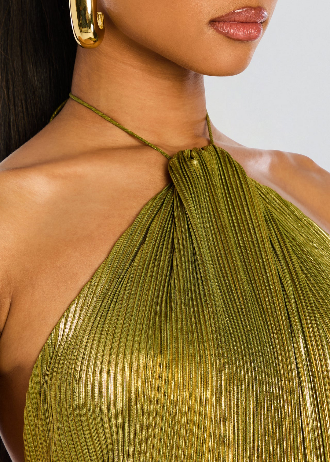 Stylish green halter maxi dress, a glimmering formal gown for wedding guests, proms & evening events. Elegant women's fashion.