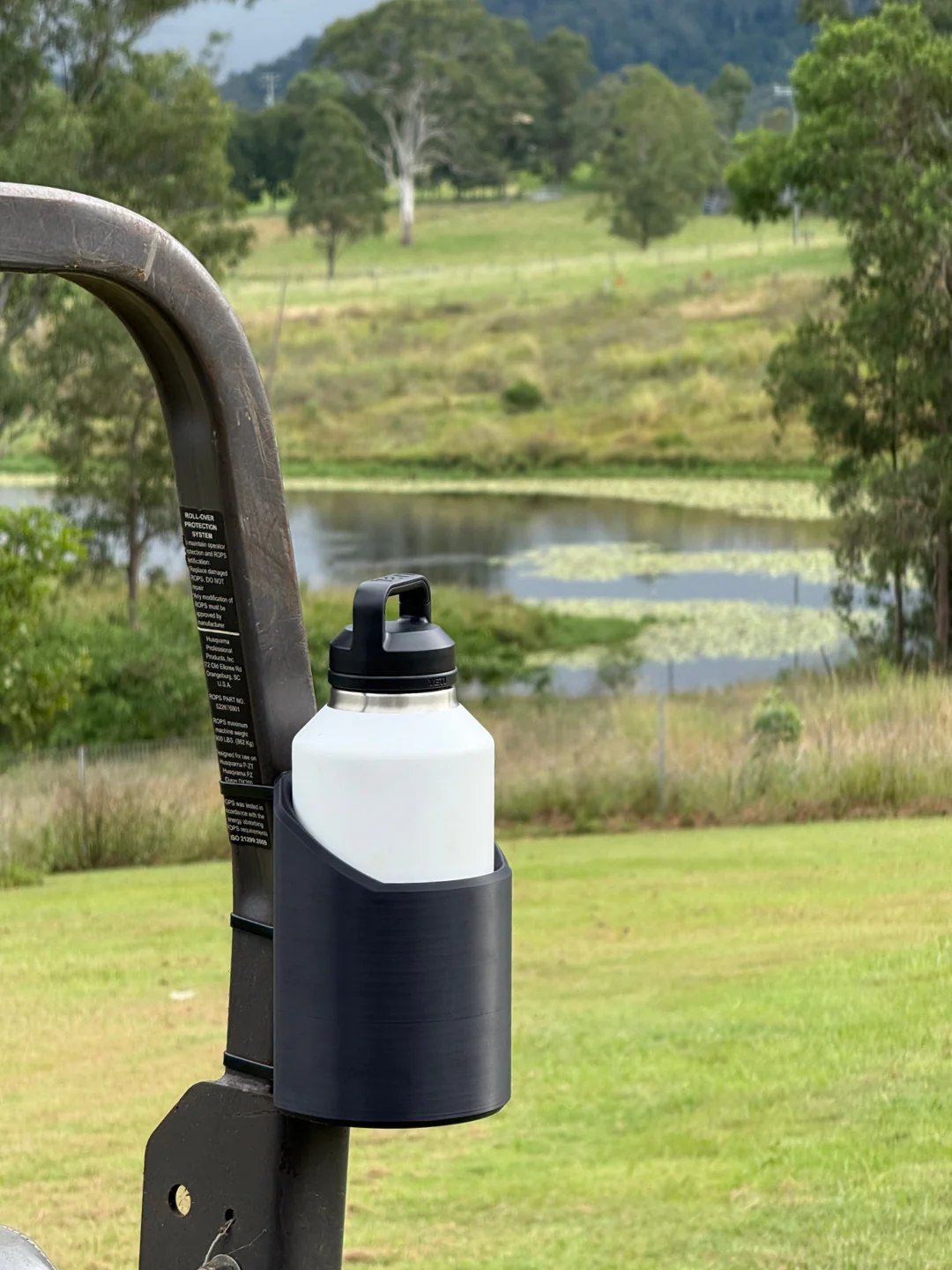 Magnetic tool bottle mount for workshops & garages. Heavy-duty organizer securely holds drinks or sprays.
