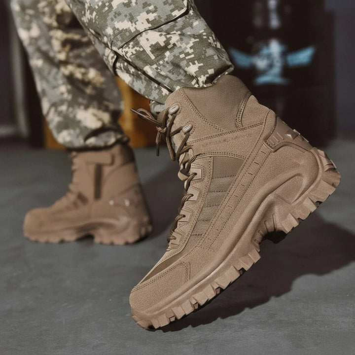 Durable men's lace-up winter boots with non-slip sole, ensuring comfort & warmth in snow.