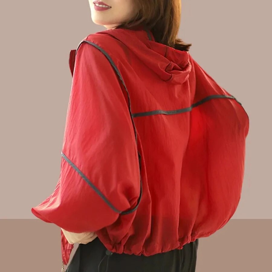 Soft, lightweight women's summer hoodie jacket with an oversized fit, ideal for casual and comfortable wear.