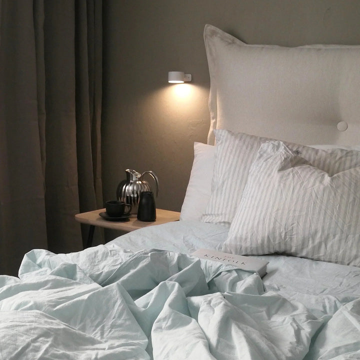 Stylish LumoFlex Dimmable LED Wall Lamp with touch control, a wireless solution.