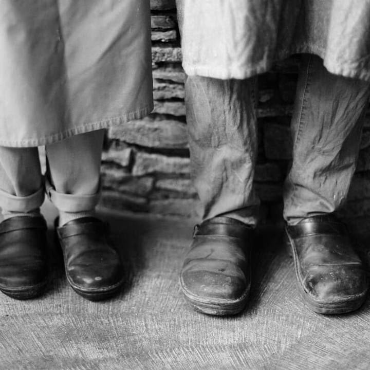 Stylish Elias men's leather slip-on slippers, versatile for casual wear & luxury footwear.
