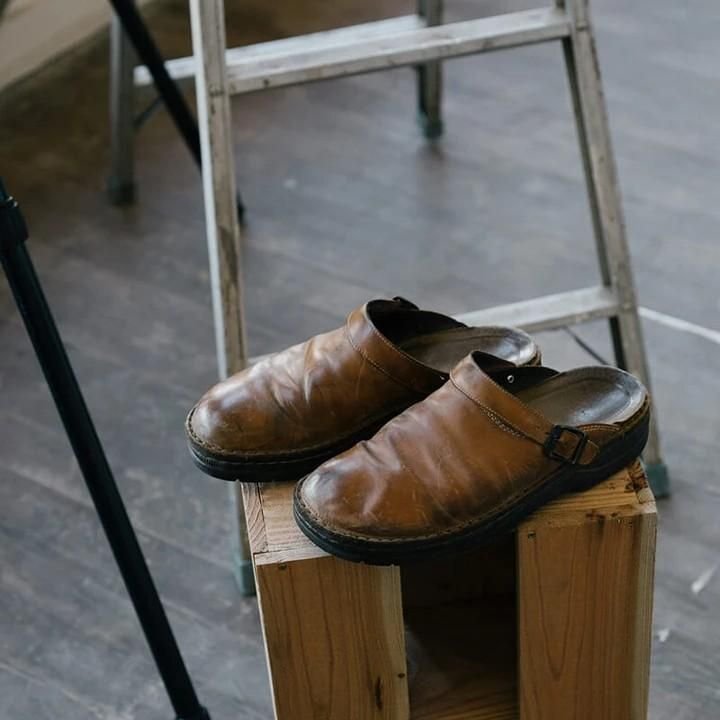 High-quality Elias men's leather slip-on slippers, ideal as summer shoes & luxury casual footwear.