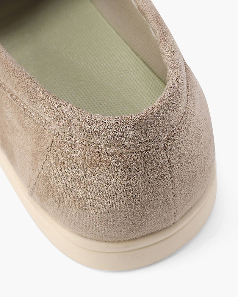 Men's luxury slip-on shoes: elegant design, comfortable fit, and supportive footbed.